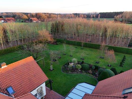 Parkähnlicher Garten mit Waldgrundstück