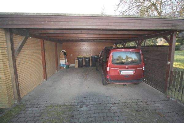 Zugehöriger Doppelcarport