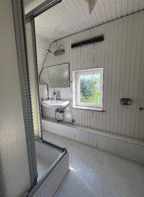 Duschbad im Spitzboden