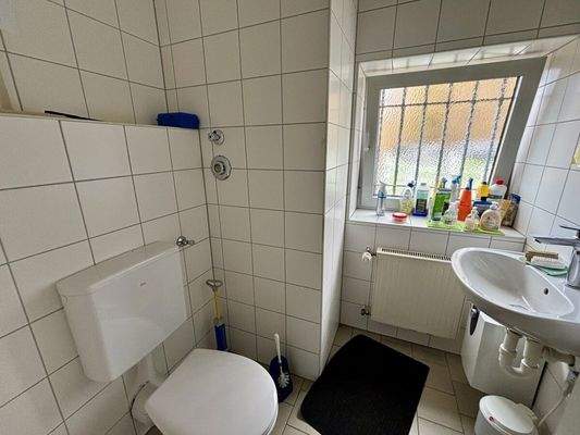 Toilette mit Warmwasseranschluss