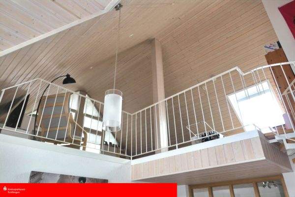 Blick Wohnzimmer auf Galerie