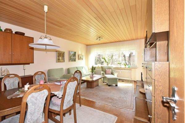 lichtdurchfluteter Wohnbereich