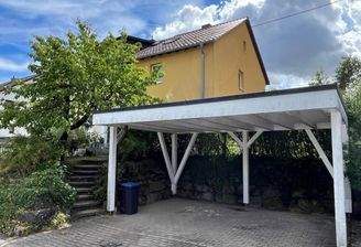 Carport und Hauszugang