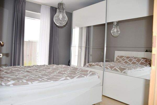 Schlafzimmer mit Terrassenzugang.JPG