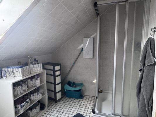 DG: Bad mit Dusche (BJ. 1993)