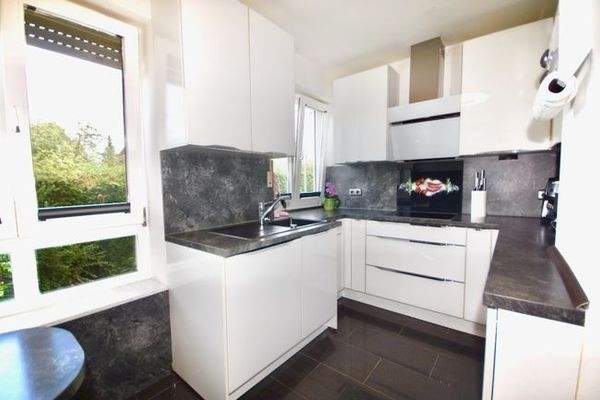 Küche mit großen Fenster