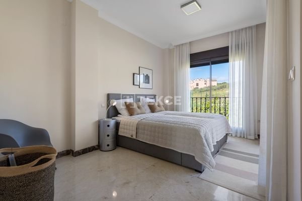 Golf Villas with Sea Views in Tranquil Area in Estepona