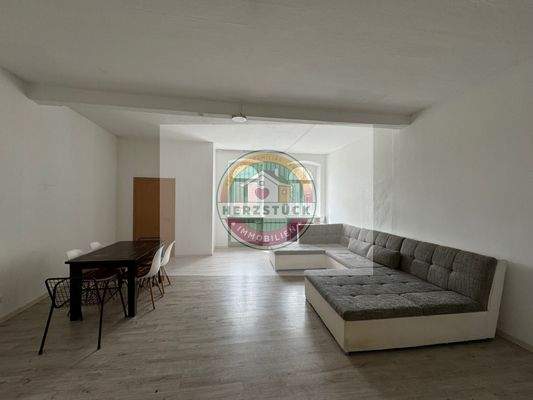 großes Wohn- und Esszimmer