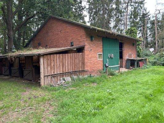 Die Scheune mit Stallungen