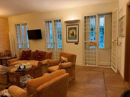 Wohnzimmer mit Hauseingang