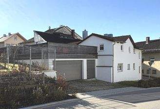 Ansicht mit Doppelgarage