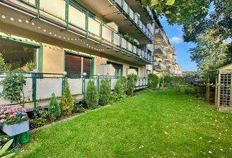 Gartenansicht mit Balkonen