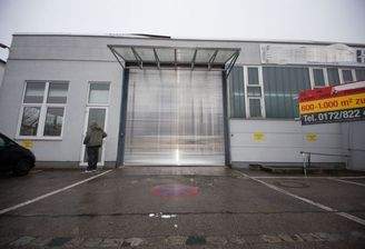 Hallenzufahrt und Vordach