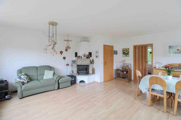 Wohnzimmer mit Kamin