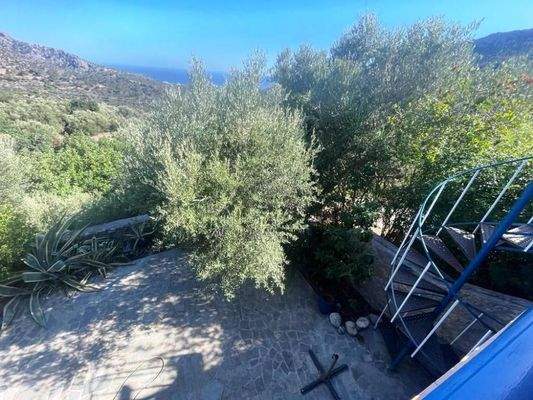 Südostkreta, Stavrochori: Schönes Steinhaus mit Berg- und Meerblick zu verkaufen