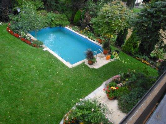 Sommeraufnahme Grundstück Neusäß mit Bestandspool