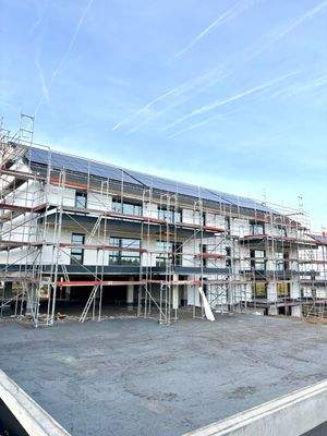 Außenansicht Carports und Außenstellplatzfläche