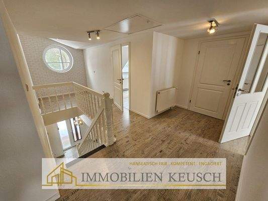 Heller & großer Flur OG