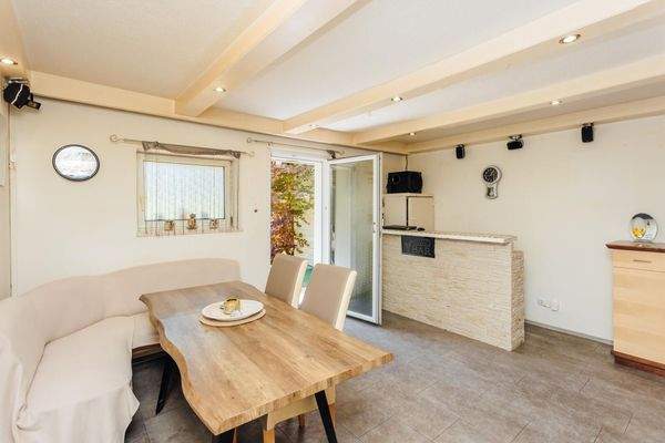 KG - Hobbykeller mit Gartenterrasse