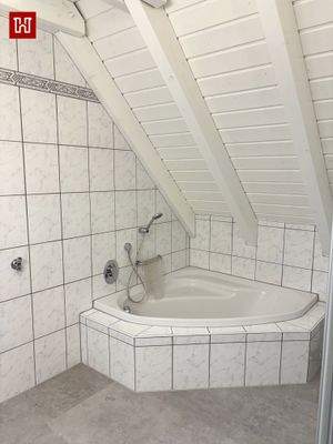 .. mit Eckbadewanne !