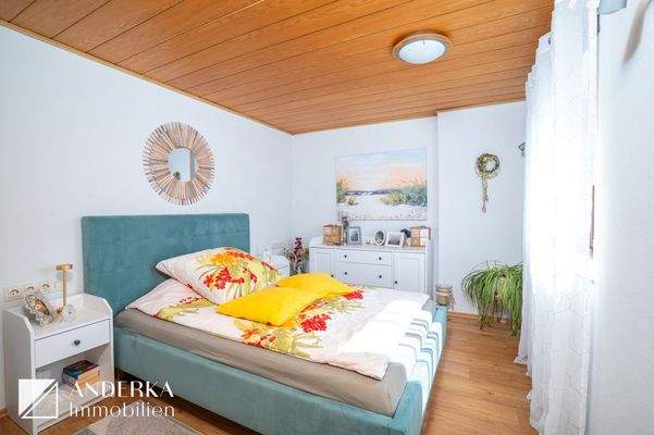 Schlafzimmer / Ankleide OG