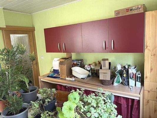 Küchenzeile Nebengebäude mit Gästewohnung 