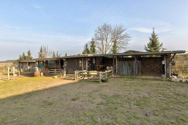 Ställe und Holzlager