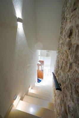 Erdgeschoss: mit 2 Schlafzimmern & 2 Bädern