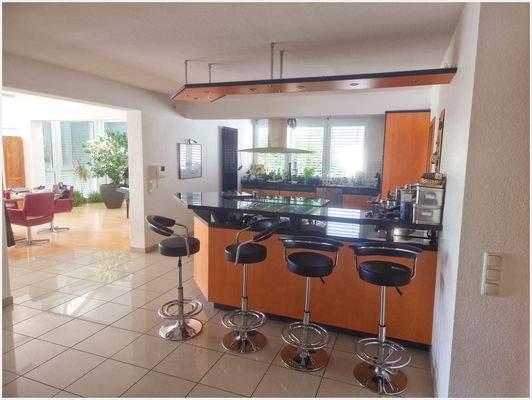 Offene Küche mit Theke