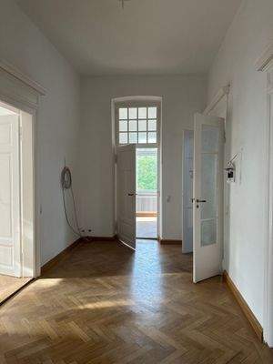 Helle Diele mit Parkett