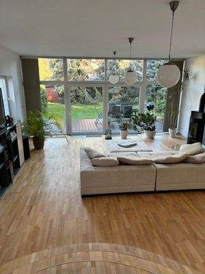 Wohnzimmer mit tollem Blick ins Grüne.jpg