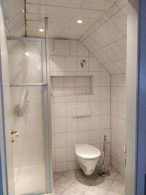 ... und sep. Dusche mit WC