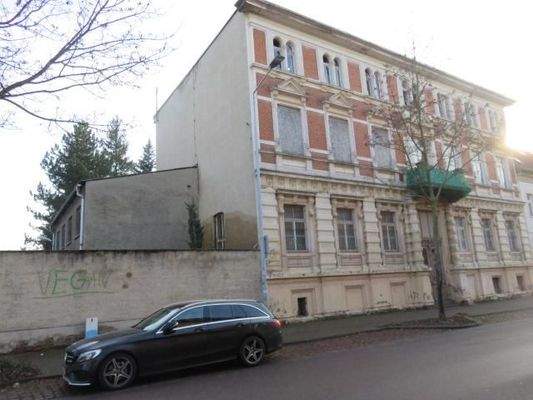 Gesamte Grundstücksbreite