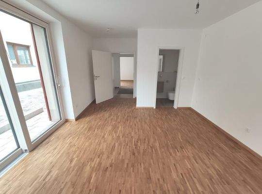 EG: Arbeitszimmer / Büro mit Garderobe und Gäste-WC Bild 3