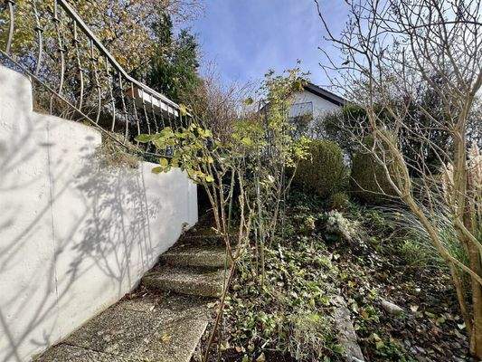 Treppe in Garten Ost