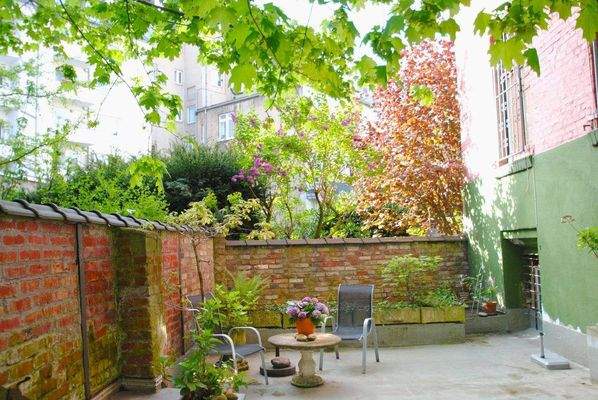 Hinterhof, Patio im EG