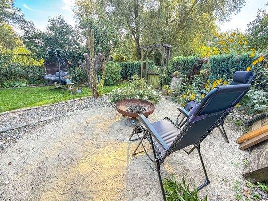 Gartenplatz mit Feuerschale