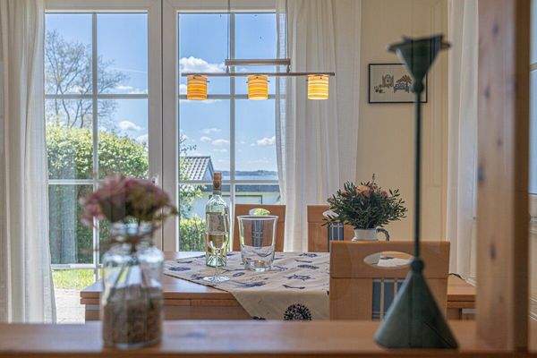 12) Blick in das Esszimmer