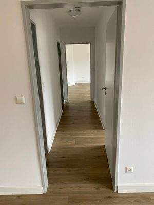 Flur zu Bad,Gäste-und Schlafzimmer.JPG