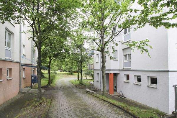 Einfahrt Carportstellplätze