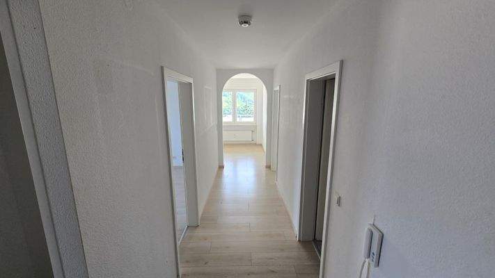 Flur mit Zimmerzugängen