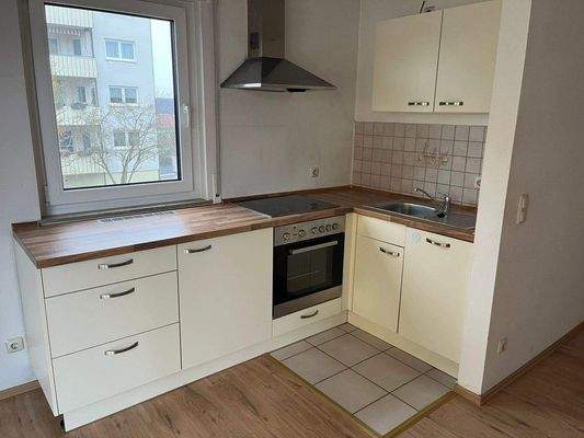 Küchenzeile (mit Spülmaschine, ohne Kühlschrank)