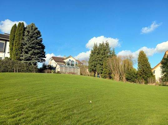 Grundstück (bereinigt KI generiert)