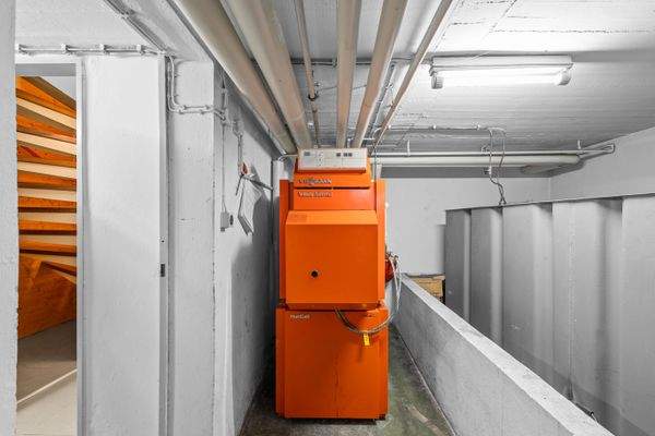 Heizungsraum mit zentraler Haustechnik