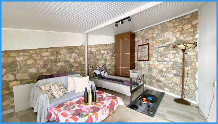 8f00a9e9f7b6497aac352adec257f707-original