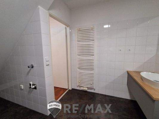 25 Waschmaschinenanschluss im Bad 1210