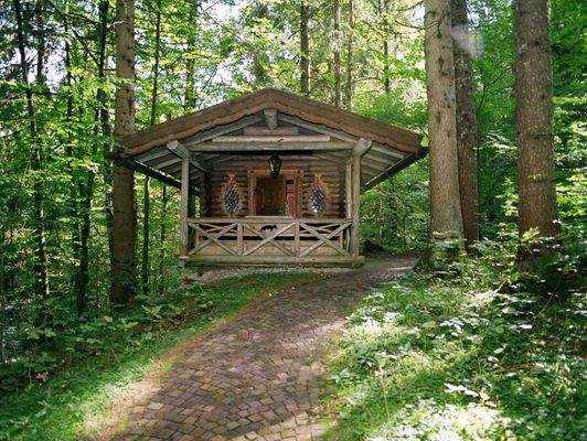 Gemütliche Waldhütte