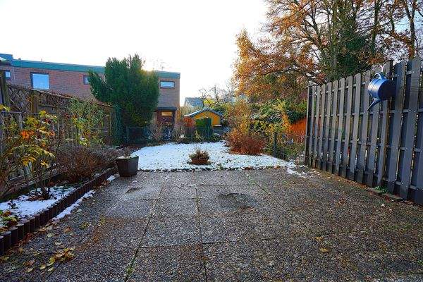 Terrasse und Garten.JPG