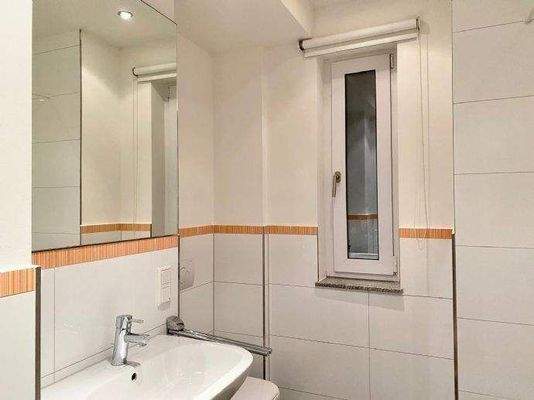 Badezimmer Ansicht 1