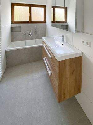 Wannen- & Duschbad im EG